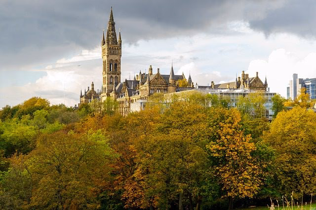 Where does the Glasgow to Glasgow University bus arrive?