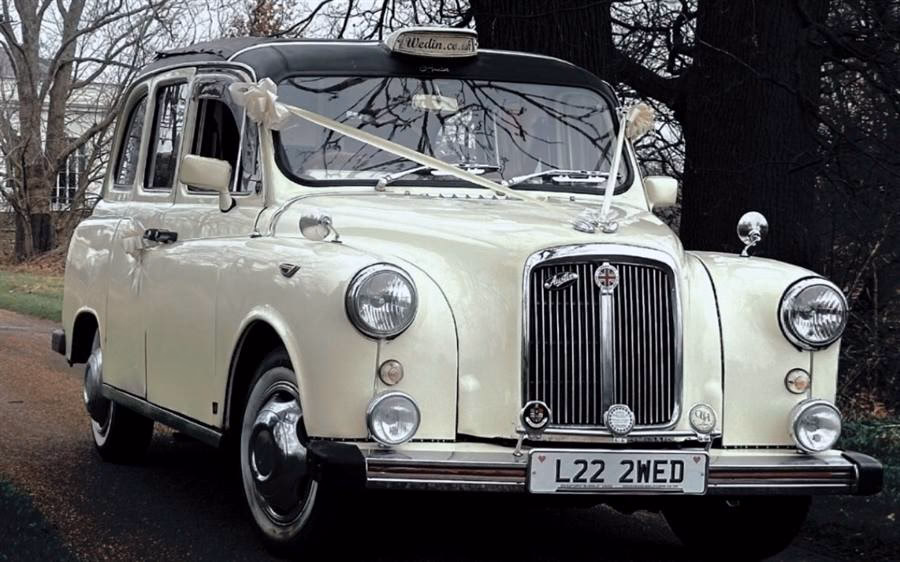 How many black London Taxis International cars are available?