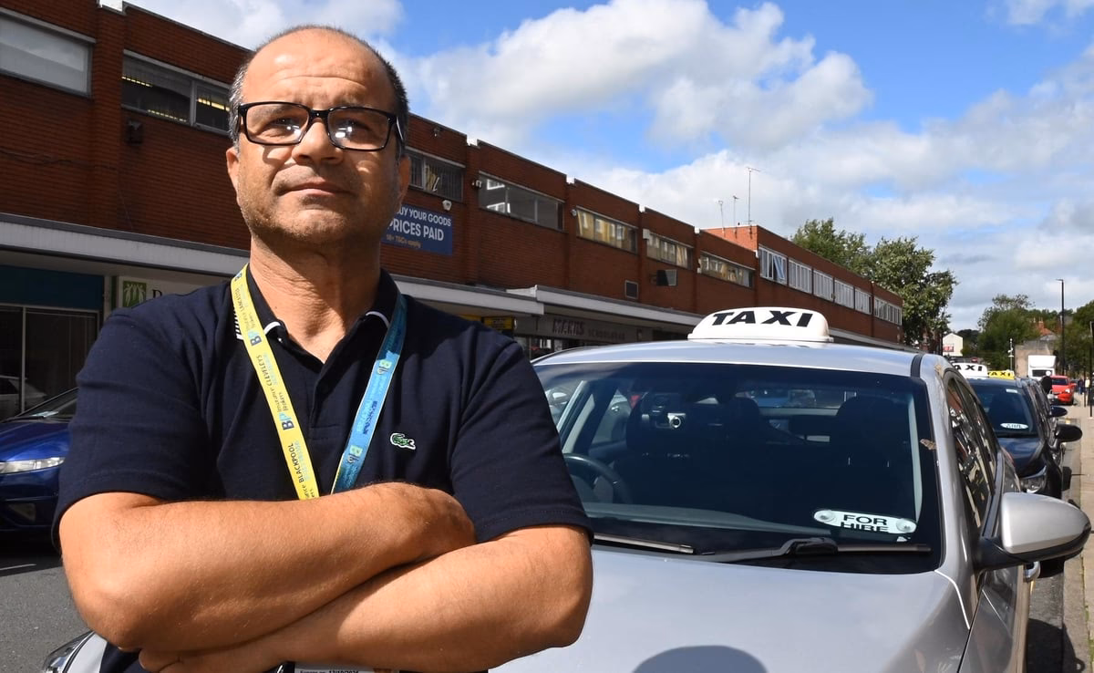 How do I apply for a hackney carriage / private hire driver's licence?