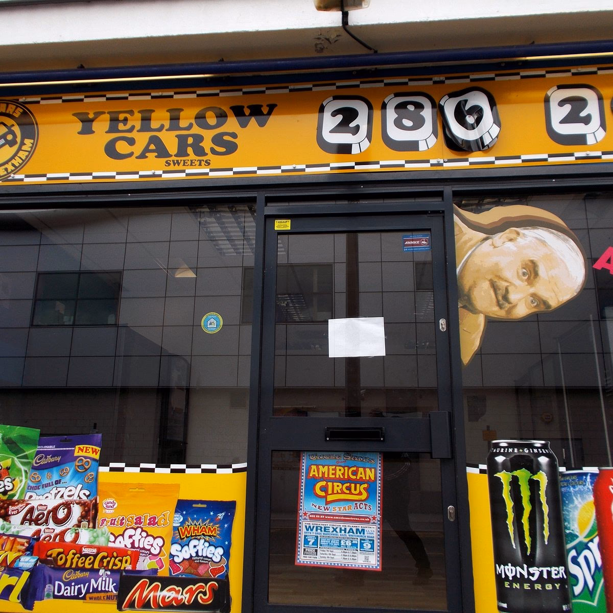 How reliable is Yellow Cars taxi service in Wrexham?